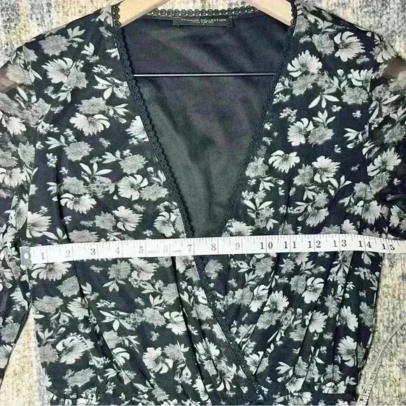 Common Collection Find the Joy Women’s Floral Mesh Surplice Top Size Small - Picture 12 of 15